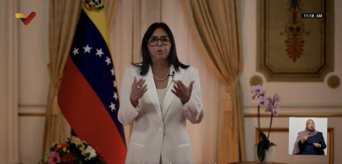 lexysrendon's tweet photo. En serio se vistió y se peinó como Maria Corina Machado.

Venezuela es un caso de estudio. https://t.co/assiePEYA7