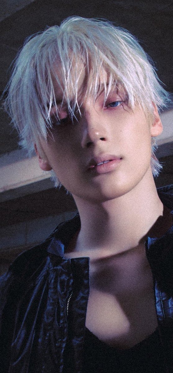 forhawonie's tweet photo. bit new to this "different kai hairstyle for every concept" gimmick... i'm a satisfied customer https://t.co/9ua5qi3bhh