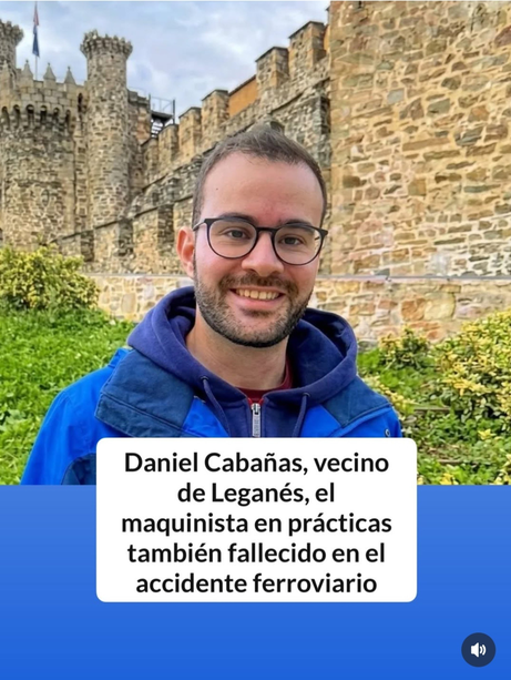Gamusino691's tweet photo. @arturovilla Gracias a la heroicidad de Antonio Acedo y Daniel Cabañas,no tuvimos un accidente de mas de 400 muertos,sabiendo que estaban a 45 segundos de la muerte,frenaron hasta reducir la velocidad del tren de unos 240km/h a menos de 120km/h antes del impacto,porfavor recuerdenlos. RIP https://t.co/wAarwlQZwK