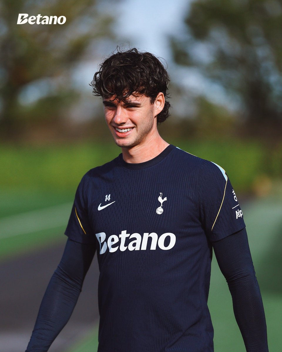 Arcnhie's tweet photo. All smile in training 😄 https://t.co/jxP9ZZIpHO