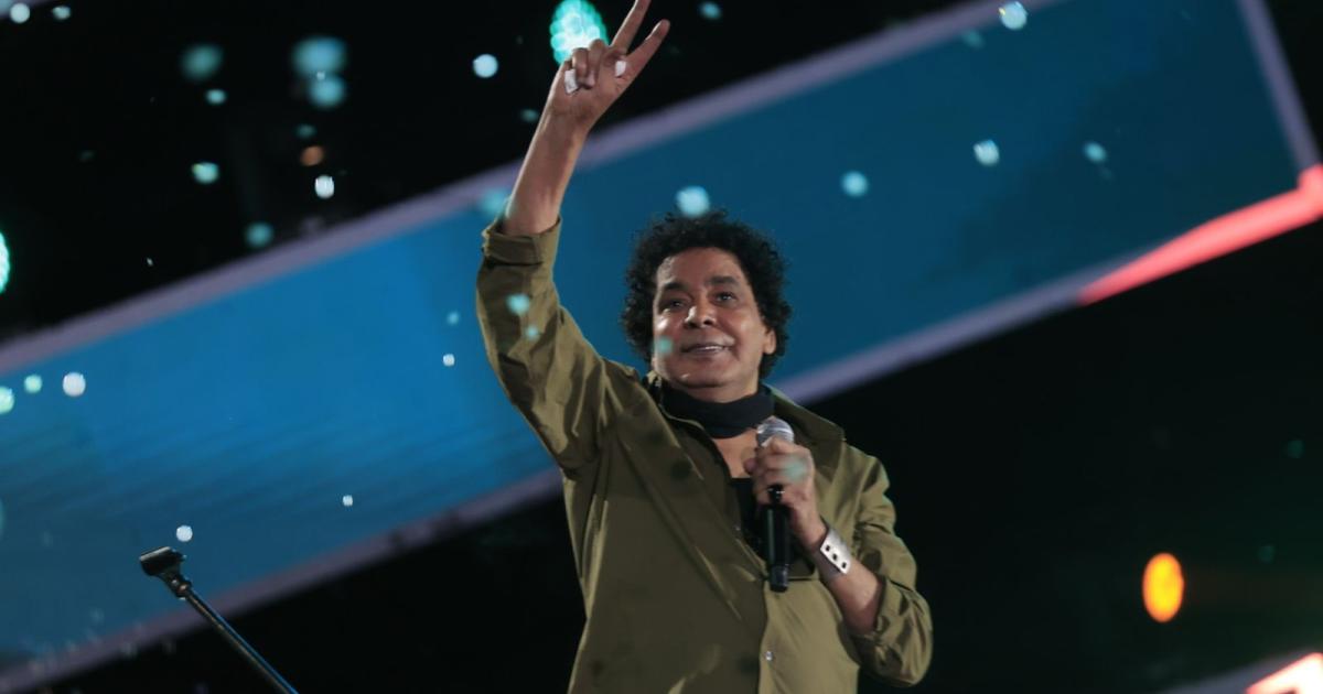 محمد منير يعلن تعافيه وخروجه من المستشفى: "أطمئن كل المحبين أني بخير، الحمد لله رب العالمين" 