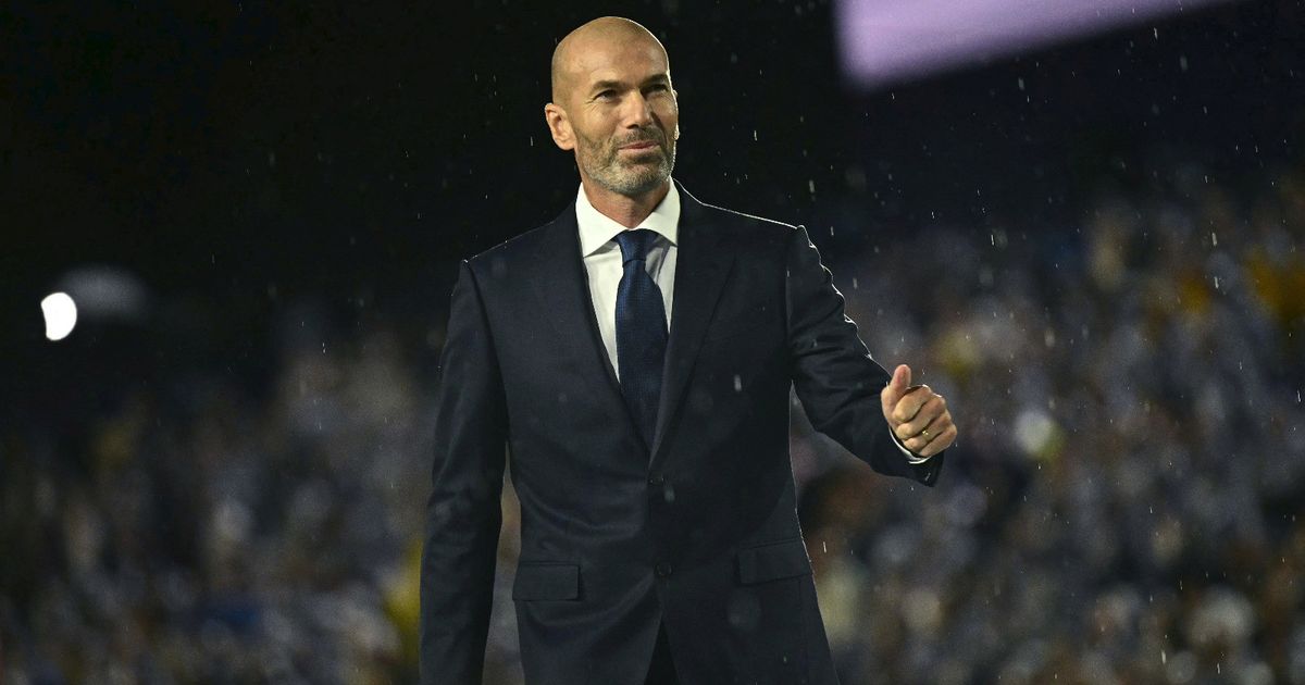 ينتظر زين الدين زيدان نهاية كأس العالم 2026، لخلافة ديدييه ديشان في قيادة منتخب فرنسا 