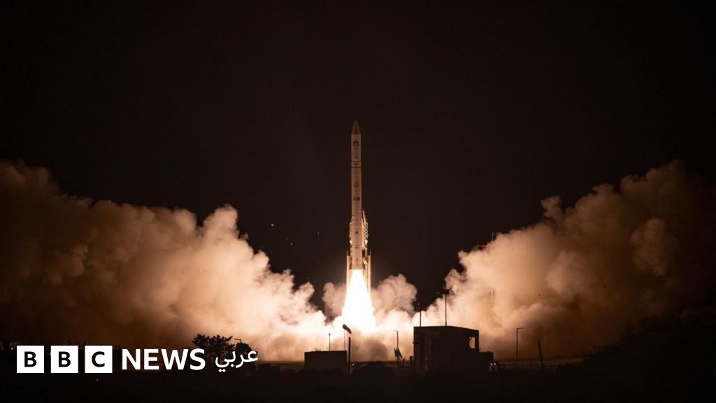 في ساعة متأخرة من مساء الثلاثاء، الثالث من سبتمبر/أيلول الجاري، انطلق صاروخ "شافيت" من قاعدة "بلماخيم" الجوية الإسرائيلية حاملاً أحد أحدث الأقمار الاصطناعية العسكرية، "أوفيك 19". اقرأ بي بي سي 