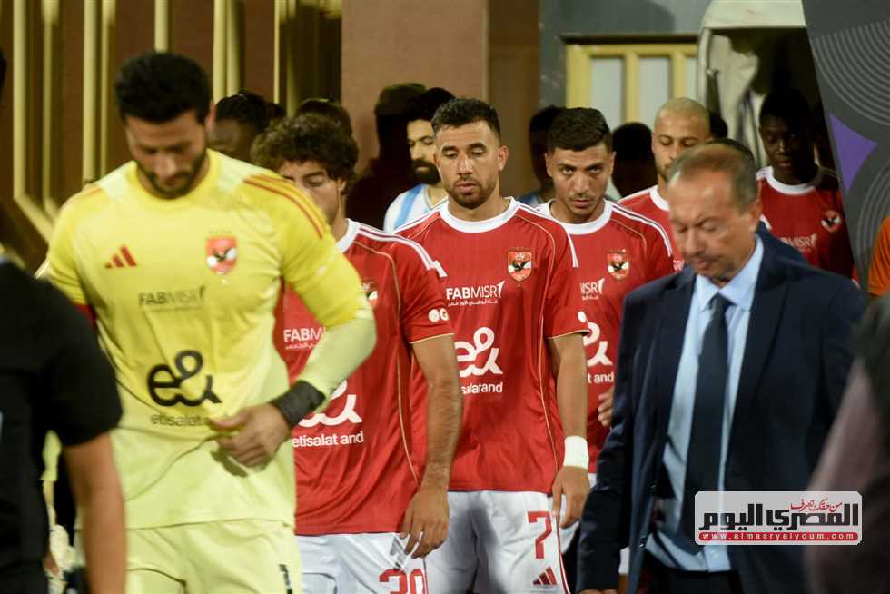عاجل زيزو يتعرض للإصابة خلال عمليات الإحماء قبل مباراة الأهلي وإنبي 