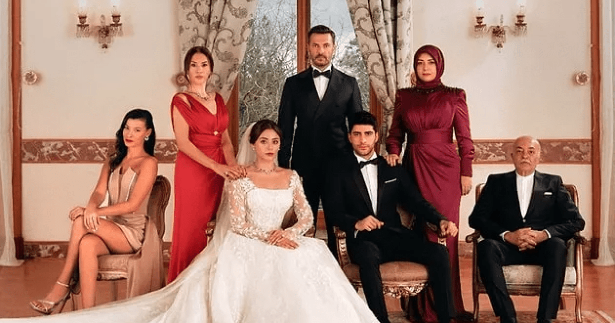 جدل واسع حول مسلسل "شراب التوت" بعد فتح RTÜK المجلس الأعلى للإذاعة والتلفزيون تحقيق رسمي.. وGold Film الشركة المنتجة للعمل تؤكد احترامها للقيم العائلة 