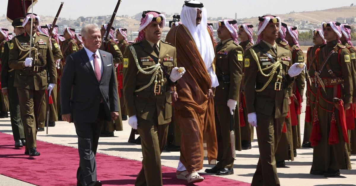 أصدر الديوان الأميري القطري بيانًا أفاد بأن قائدي البلدين أكدا على أهمية دعم الشعب الفلسطيني لنيل حقوقه الوطنية المشروعة، والسعي للتوصل إلى حلول سياسية لأزمات المنطقة 