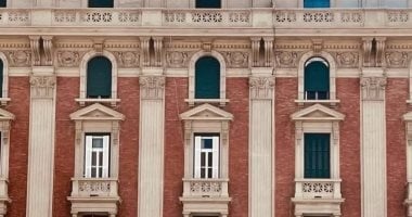 عمارة باراسكيفاس بالإسكندرية.. تحفة معمارية على الطراز الإيطالى.. فازت بجائزة أجمل مبنى معمارى فى مصر والشرق الأوسط من 100 عام.. اشتراها "منشا" أحد أشهر التجار لشدة جمالها.. وخبير: أفضل المنشأت التاريخية 