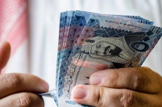 المصروف الخفي.. خبراء يحذرون: نفقات صغيرة متكررة تتحول لعبء كبير على الدخل. أمثلة: اشتراكات منسية، رسوم بنكية، وجبات التوصيل. أثرها يعادل القروض أو الفواتير الشهرية مع مرور الوقت. دعوة لوعي أكبر في إدارة الميزانية ومراقبة التسريبات الصامتة 