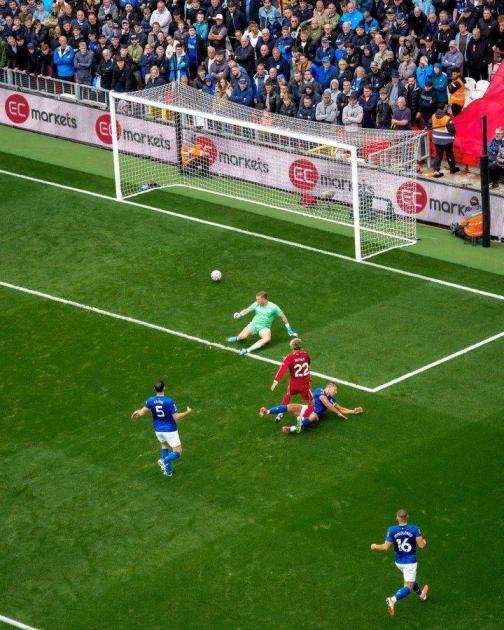 ماذا قدم محمد صلاح في مباراة ليفربول و إيفرتون ب #الدوري_الإنجليزي؟ 