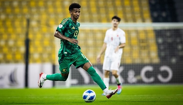 أخضر الناشئين يكتسح البحرين برباعية في كأس الخليج. وليد النور سجل هاتريك (5، 7، 56). صبري الدهل أضاف الرابع (44) 