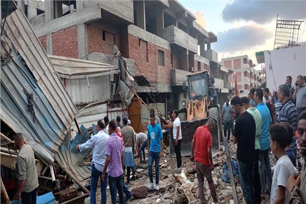 إخلاء سوق الهانوفيل في الإسكندرية.. والحي: نقل الباعة لمكان بديل| صور 