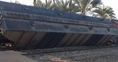 عاجل.. خروج عربات من قطار بضائع عن القضبان فى بنى سويف 