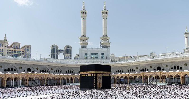 115 دقيقة متوسط زمن العمرة في ربيع الأول. 46 دقيقة للطواف. 47 دقيقة للسعي. 87% من المعتمرين أدّوا الطواف في صحن المطاف. 72% أدّوا السعي في الدور الأرضي. انسيابية الحركة تعكس كفاءة التنظيم وخدمة ضيوف الرحمن 