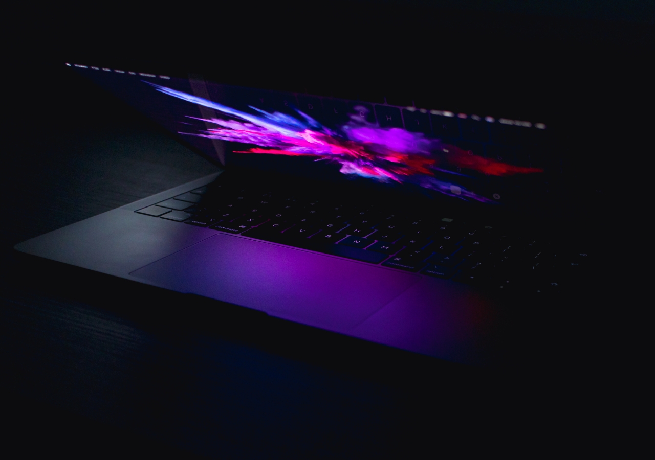 آبل قد تطرح MacBook Pro بمعالج M5 أولًا وإصدارات M5 Pro وM5 Max مطلع 2026 