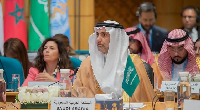 الجلاجل يؤكد أن المملكة تواصل دورها الريادي في دعم الجهود الصحية وتعزيز الأمن الصحي ضمن رؤية 2030. أشار إلى بناء منظومة صحية متكاملة ترتكز على الإنسان والوقاية. شدّد على أهمية التعاون الدولي لتحقيق الأمن الصحي الإقليمي والعالمي 