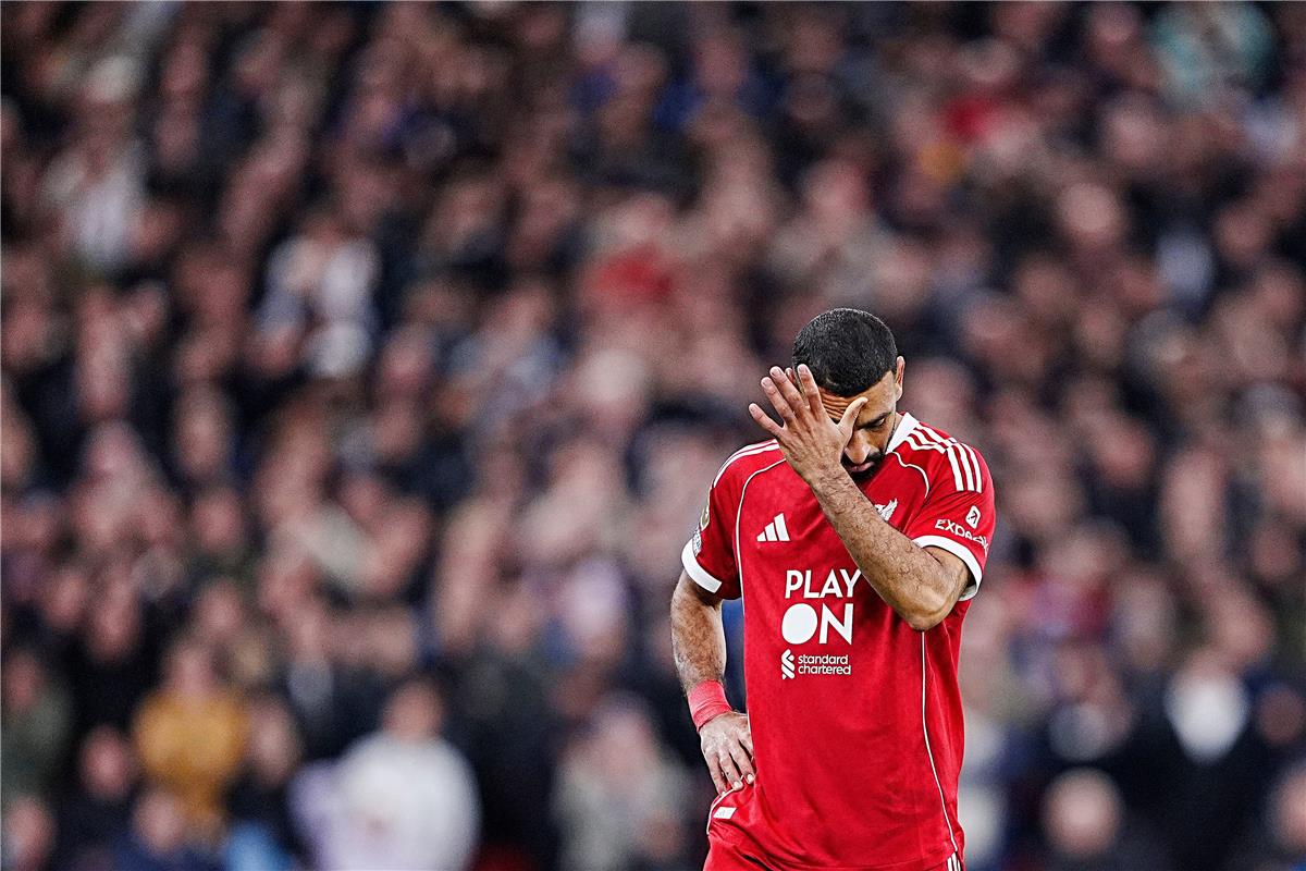 جارديان: محمد صلاح تعرض لموقف لم يحدث له من قبل مع ليفربول أمام مانشستر يونايتد 