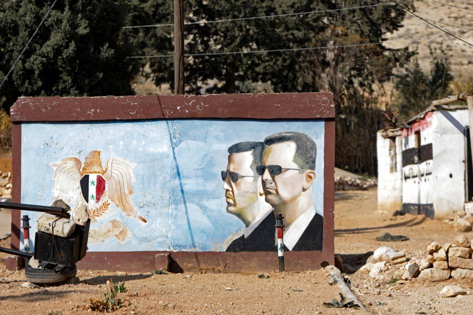 من منفيهما يخطط رئيس الاستخبارات السابق وابن خال بشار للسيطرة على 14 غرفة قيادة تحت الأرض ومخابئ أسلحة ويدفعان للمقاتلين... مقربان من الأسد يعملان من موسكو لاستعادة عرشه الضائع 