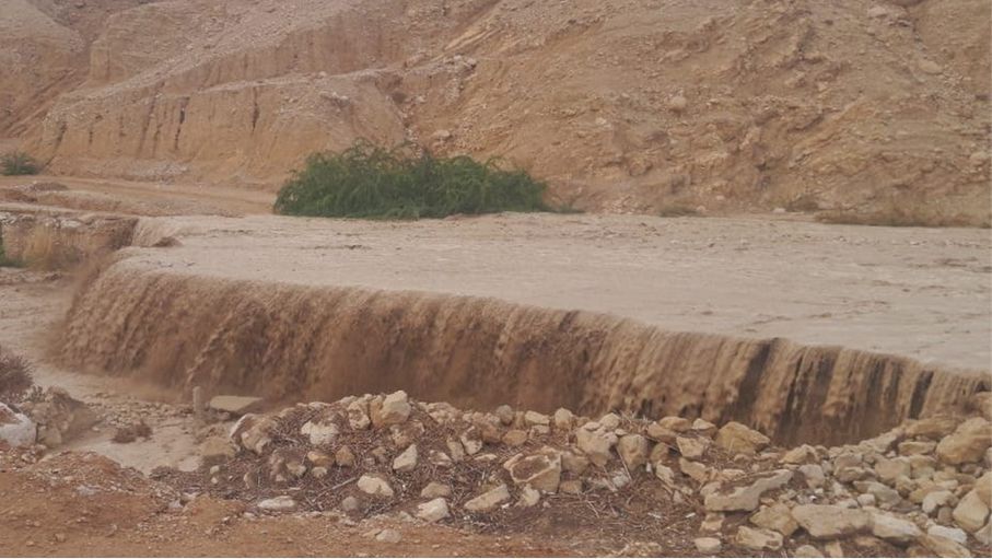 عاجل الحكومة بعد السيول وأضرارها: لا يمكن لأي جهة اعتراض مسار الطبيعة. #جريدة_الغد 