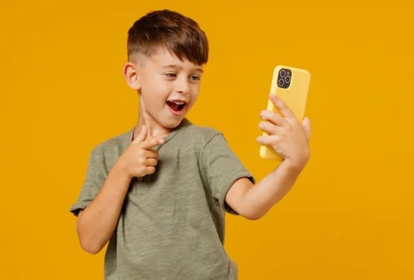 امتلاك هواتف ذكية قبل سن المراهقة يرتبط بمخاطر صحية #الأردن 