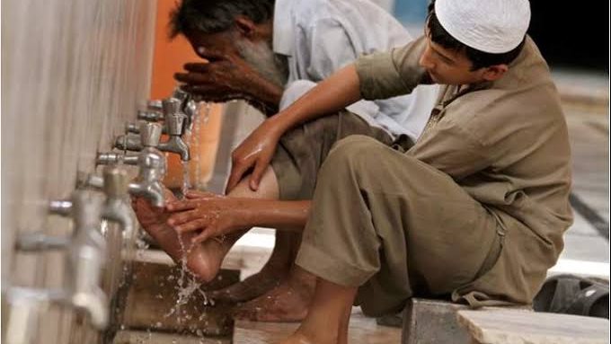 ضوابط المسح على الخفين بسبب البرد الشديد.. الأزهر يوضح #صدى_البلد 