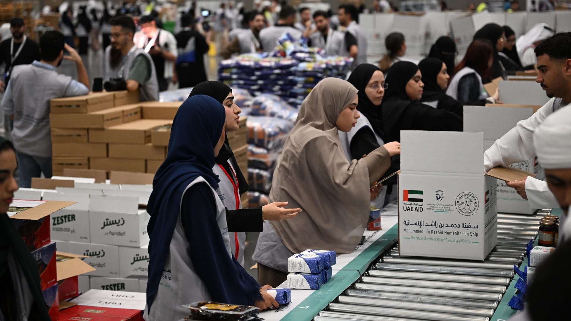 الفارس الشهم 3 تبدأ تحميل "سفينة محمد بن راشد الإنسانية" لدعم #غزة 