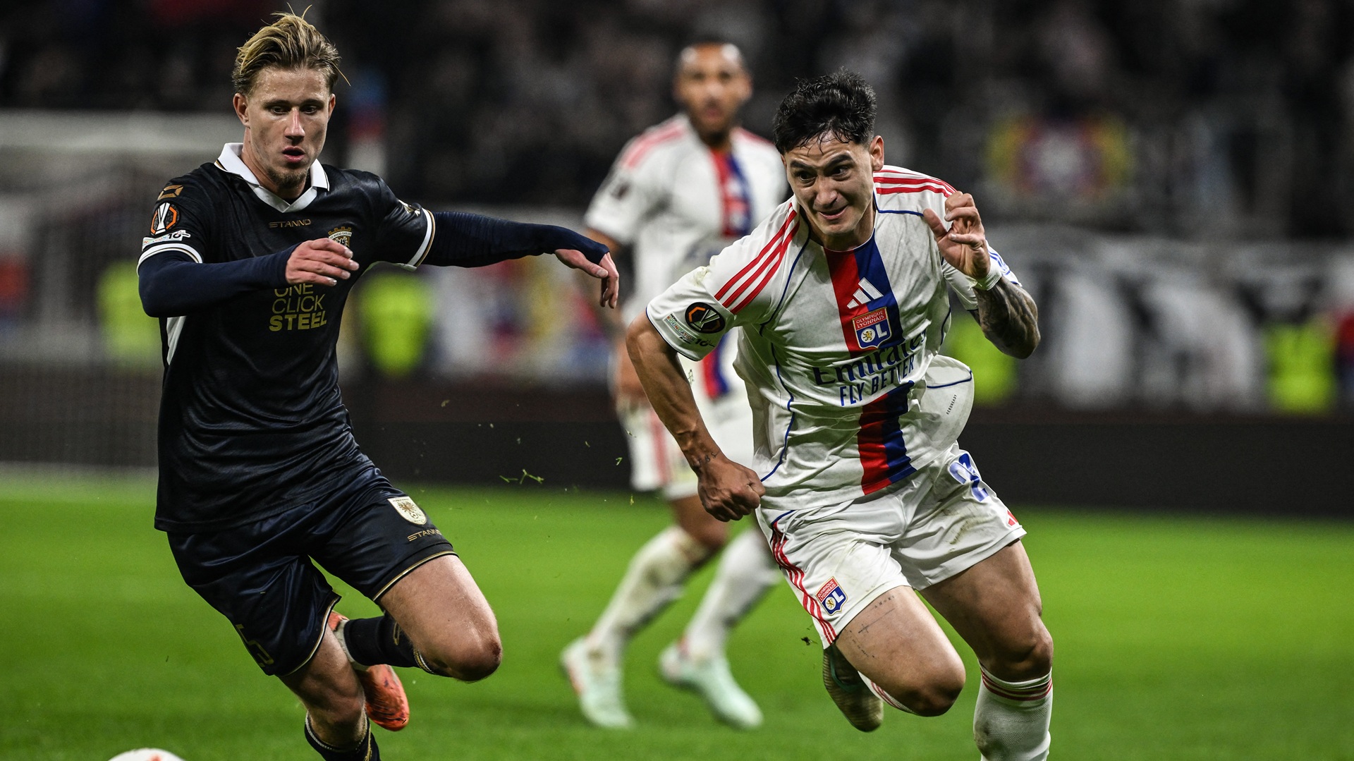 ليون يحافظ على صدارة المجموعة في #الدوري_الأوروبي 