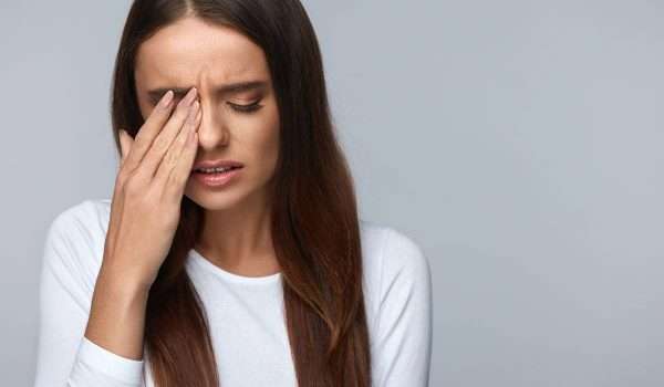 ما المقصود بـ أمراض شبكية العين؟ تعرفوا من التالي على الأنواع المختلفة التي تؤثر على النظر، والأعراض المبكرة، وطرق العلاج والوقاية من المضاعفات. 