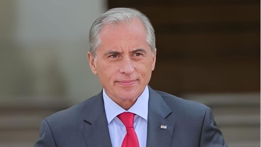 رئيس الوزراء يهنئ المنتخب بالتأهّل ويتمنى السلامة للنجم يزن النعيمات 