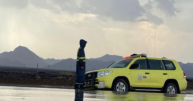 الدفاع المدني يحذّر من أمطار رعدية حتى الخميس. دعوة للبقاء في أماكن آمنة وتجنّب الأودية وتجمعات السيول. أمطار متوسطة إلى غزيرة على مكة المكرمة و الرياض مع سيول وبَرَد. الحالة تشمل معظم مناطق المملكة. الالتزام بتعليمات السلامة عبر الإعلام 