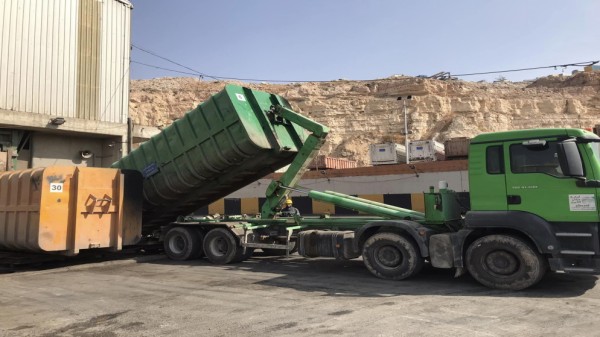 أمانة عمّان تعيد 19 ألف دينار لمواطن أُلقيت بالخطأ في النفايات #الاردن 