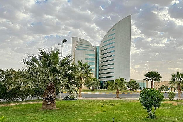 فتح باب القبول في برامج الماجستير بجامعة نجران. البرامج تشمل: الماجستير المهني في المحاسبة والماجستير التنفيذي في إدارة الموارد البشرية. التقديم للفصل الدراسي الثاني للعام الجامعي 1447هـ 