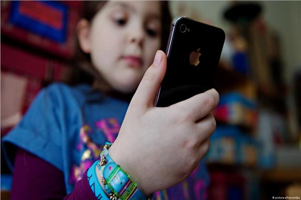 نصائح مهمة لضمان أمان طفلك أثناء استخدام الآيفون 