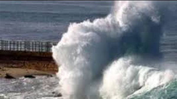 نوة الفيضة الصغرى تضرب الإسكندرية والأمواج ترتفع 3 أمتار #عاجل 