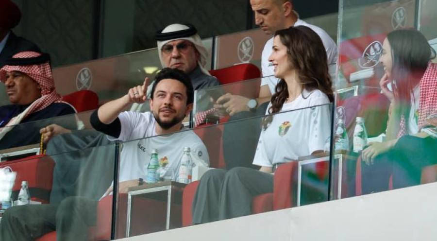 بمبادرة من ولي العهد والأميرة رجوة... توزيع الكنافة على جماهير سوق واقف #السوسنة 