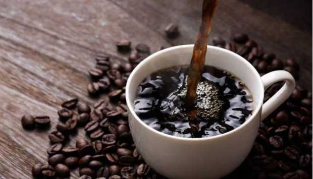 فنجان الإسبريسو الطائر.. راكب يصنع قهوته على ارتفاع 35 ألف قدم في الطائرة 