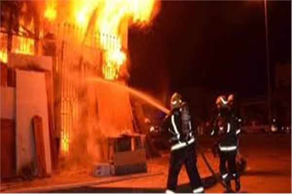 عاجل.. ماس كهربائي يتسبب في حريق مصنع أغذية بـ #أكتوبر 