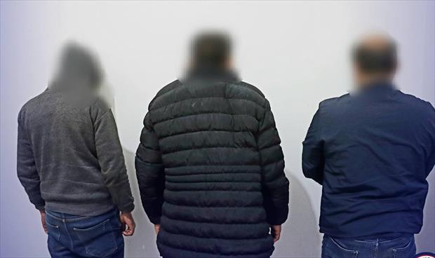 توقيف 3 متهمين بالتنقيب عن الذهب والآثار بالمرج #الوسط 