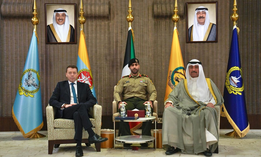 وزير الدفاع يبحث مع المبعوث التجاري للمملكة المتحدة لدى الكويت موضوعات مشتركة 