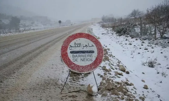 وأوضحت المديرية، في نشرة إنذارية من مستوى يقظة برتقالي، أنه من المتوقع تسجيل أمطار قوية من 20 إلى 40 ملم بعمالات وأقاليم فكيك والرشيدية وآسفي وسيدي بنور والجديدة والرحامنة وبركان والناظور، وذلك الأحد من الساعة الخامسة والنصف مساء إلى الحادية عشرة ليلا 