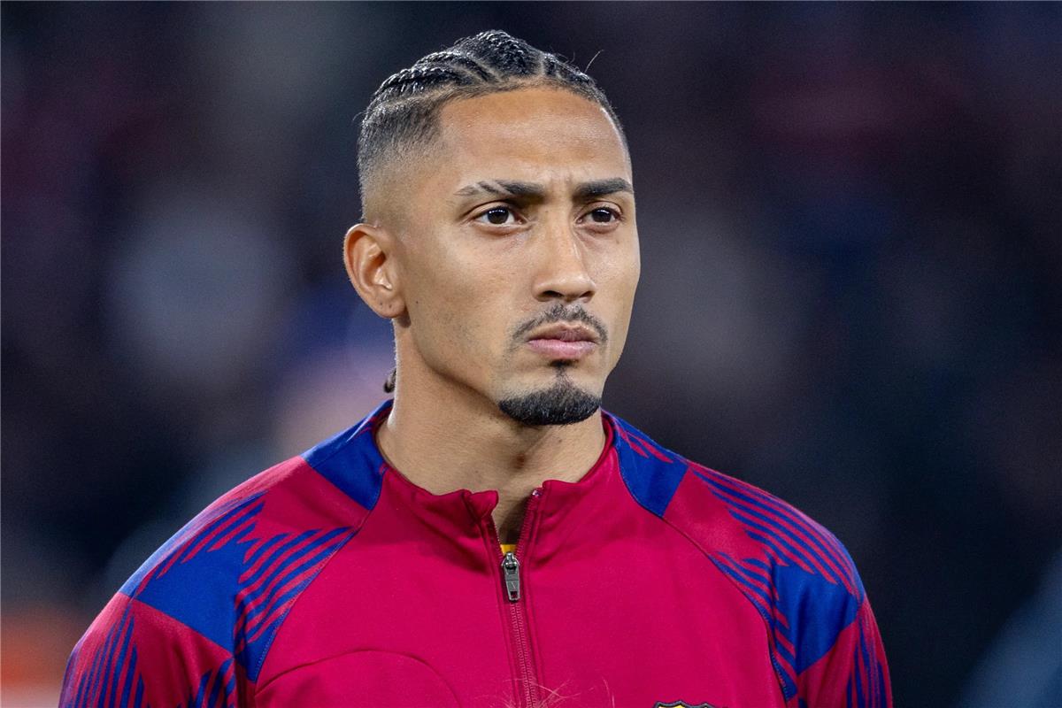 سبورت توضح حقيقة رحيل رافينها عن برشلونة 