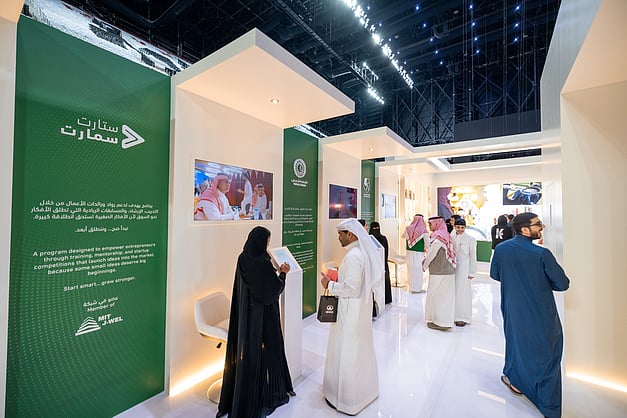 مؤسسة مجتمع جميل السعودية تشارك بركن تفاعلي في معرض الرياض للسيارات 