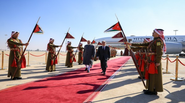 حسان يستقبل رئيس وزراء الهند الذي بدأ زيارة عمل رسمية إلى المملكة #الأردن 