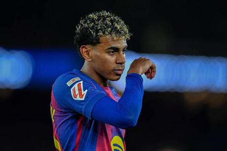 جدل في برشلونة بعد تعرض جدارية لامين يمال للتخريب - ملاعب 