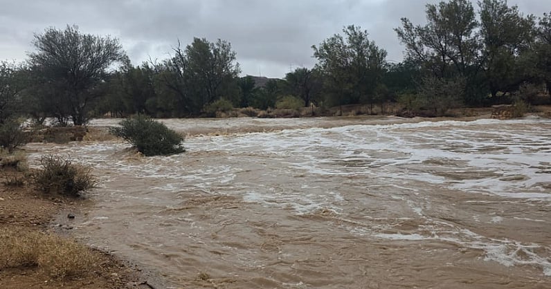 وثقتها "سبق".. هطول أمطار غزيرة في شمال الرياض. شملت محافظات: شقراء، مرات، المجمعة، الغاط، الزلفي، سدير، والأرطاوية. جريان أودية وشعاب عدة، أبرزها: الطوقي والطيري ووادي القلتة ووادي النخيل 