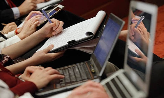 أغلب صحافيينا لا يخضعون للتكوين المستمر في دورات خاصة سنوية أو نصف سنوية، والمقاولات لا تتلقى دعماً خاصاً بالتكوين لصحافييها، مما يجعل إنتاج أغلب هذه المقاولات هزيلاً جداً 