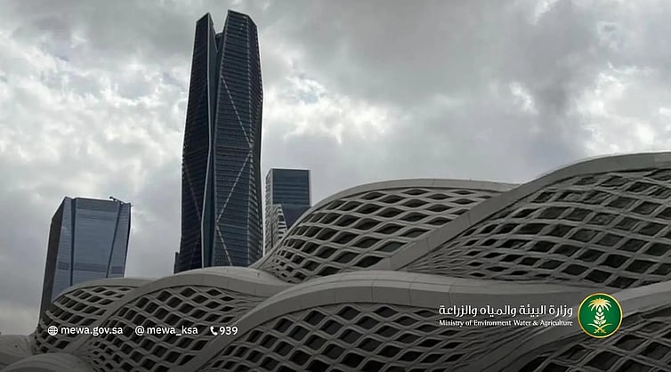 الرياض تسجّل أعلى كمية أمطار خلال 24 ساعة بـ47 ملم في شقراء. عسير: 41.0 ملم في رجال ألمع، و32.2 ملم بلسمر. الشرقية: 33.4 ملم حي القادسية بالدمام، و28.5 ملم بالجبيل 