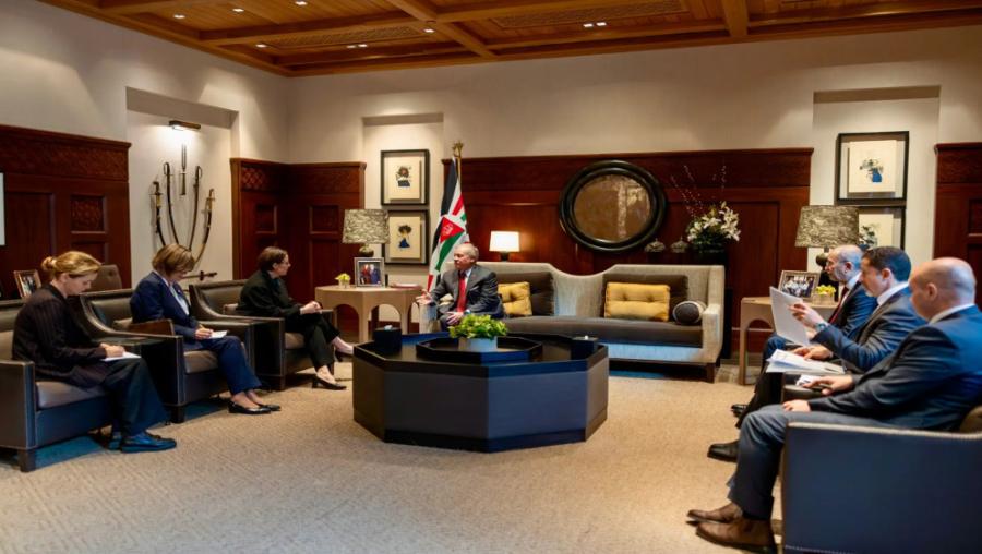 الملك يؤكد ضرورة تكثيف المساعي لتحقيق الاستقرار بالمنطقة #السوسنة 