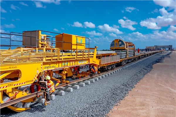 صور| القطار الكهربائي السريع.. مصر ترسم خريطة النقل والتجارة والتنمية 