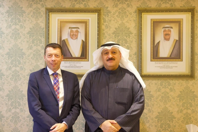 وزير الصحة: تطوير المنظومة الصحية وفق أعلى المعايير العالمية. أكد الحرص على تعزيز التعاون الصحي بين الكويت والمملكة المتحدة. العوضي التقى المبعوث التجاري البريطاني لتعزيز الشراكة الثنائية. اقرأ المزيد 