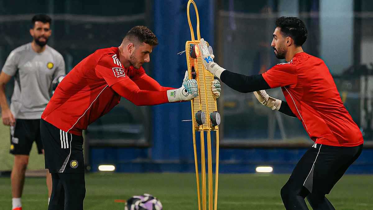 النصر السعودي يتخذ قرارًا صادمًا تجاه حارسه 